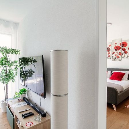 Linda Terrace By Quokka 360 - Modern One-Bedroom Flat With Sun Terrace Locarno Buitenkant foto